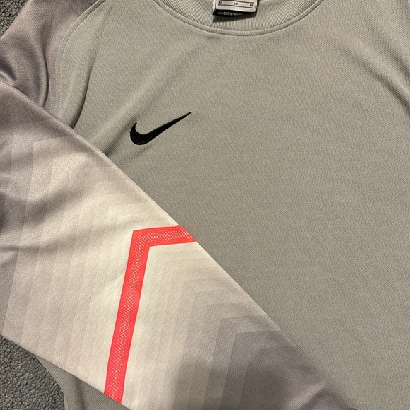 Nike Dri-fit long sleeve top - Picture 2 of 4